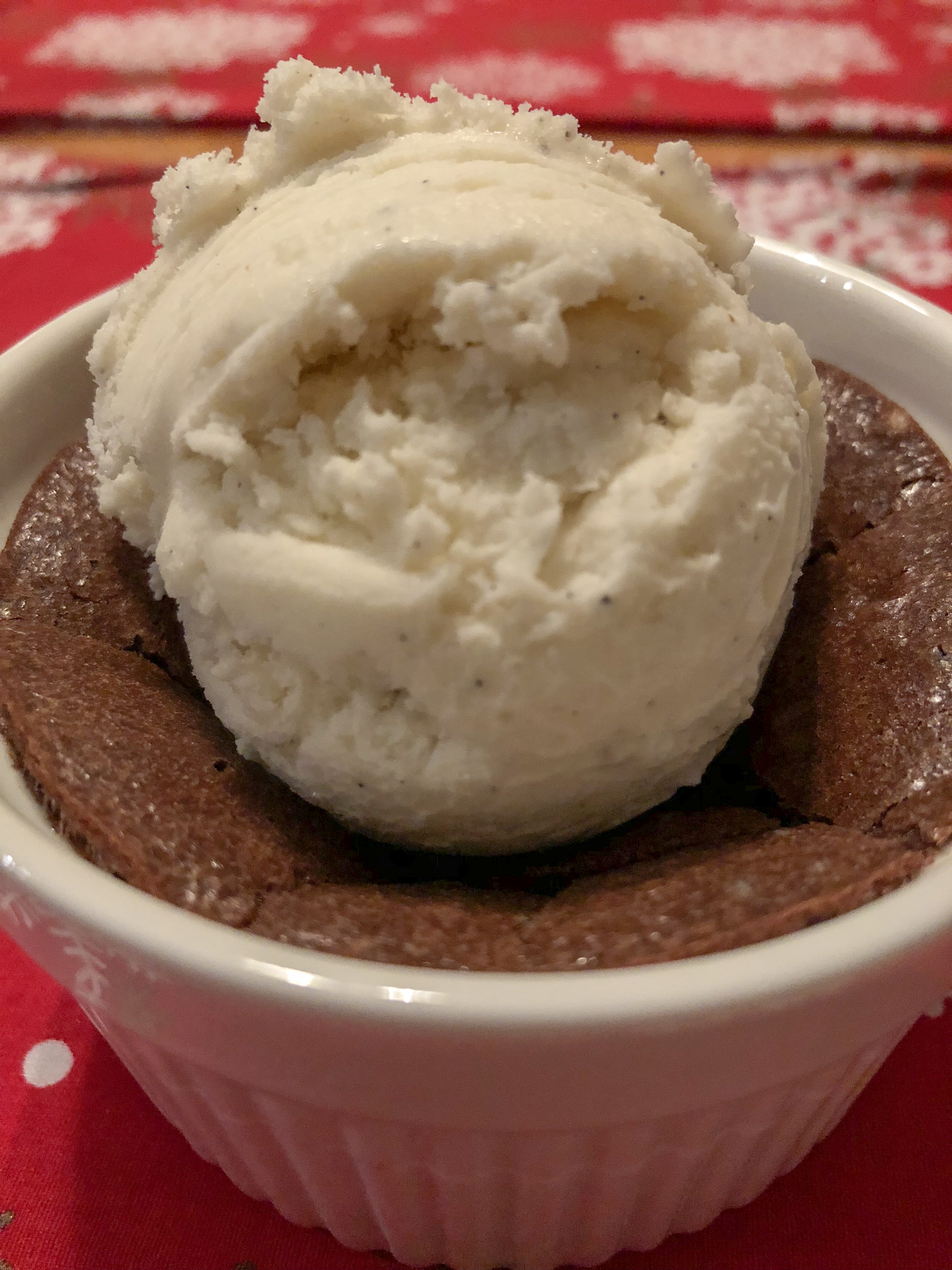 Baked fudge with ice cream